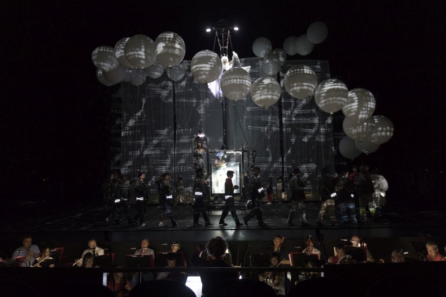 Ensayo general de La Fura dels Baus junto a la Orquesta Sinfónica de Bilbao este miércoles en el Kursaal