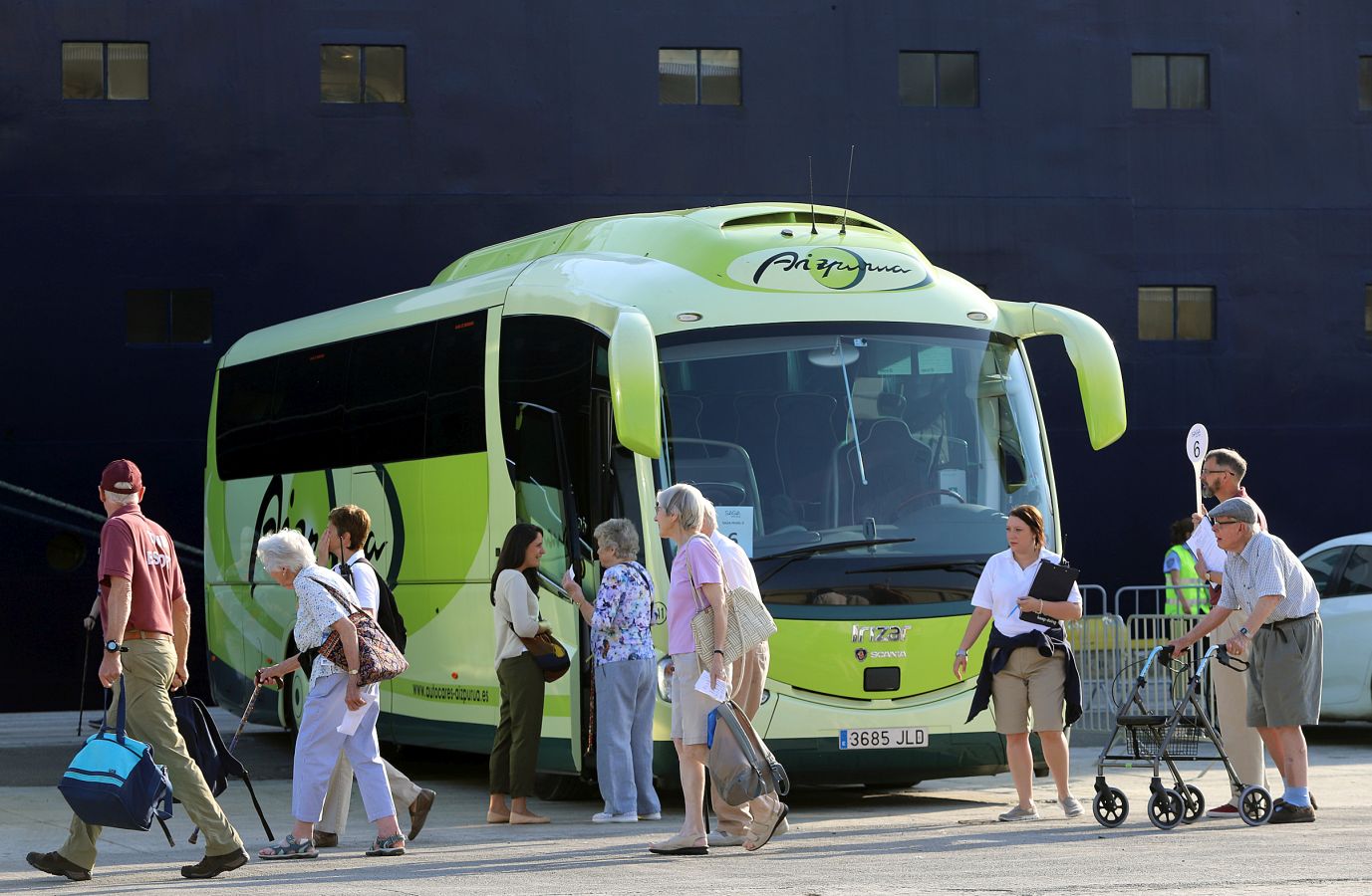 El lujoso Saga Pearl II ha atracado en el puerto de Pasaia este jueves 2 de agosto