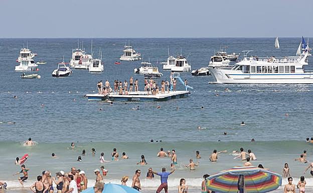 Imagen. Playas llenas hoy en Gipuzkoa. 