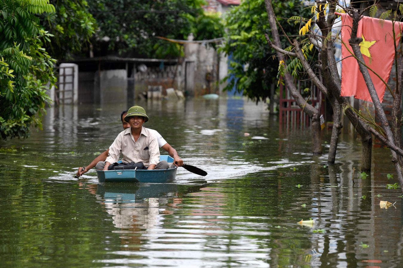 El municipio de Nam Phuong Tien, distrito de Chuong My en Hanói inundado el 30 de julio de 2018. Las fuertes lluvias de la semana pasada provocaron inundaciones en más de 600 casas del distrito, y alrededor de 830 hogares permanecen incomunicados, informaron hoy medios locales.