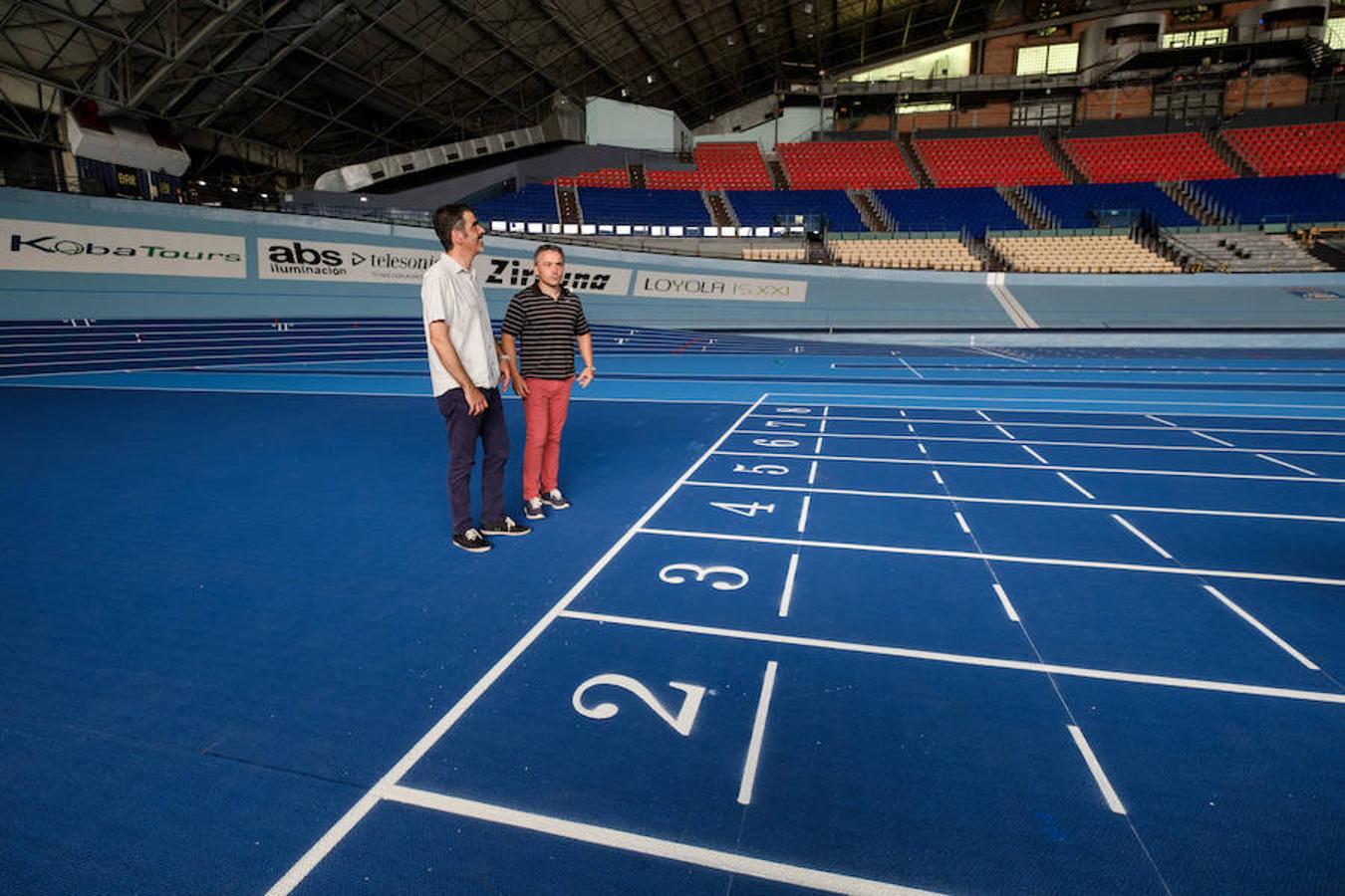 La instalación donostiarra ya luce sus dos tonos de azul, lista para acoger la nueva temporada de atletismo bajo techo