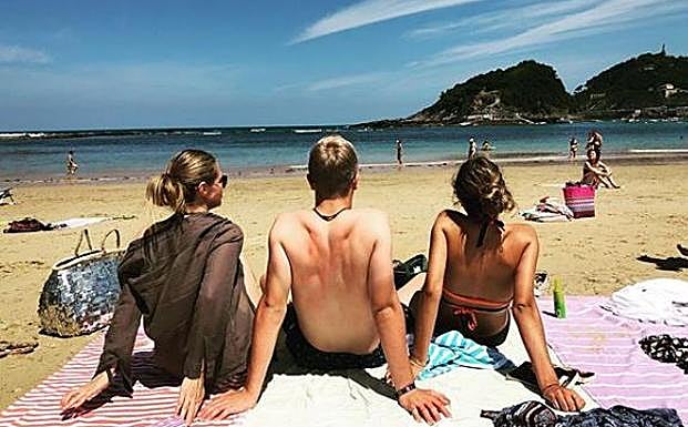 Genoveva Casanova veranea en Donostia con sus miellizos