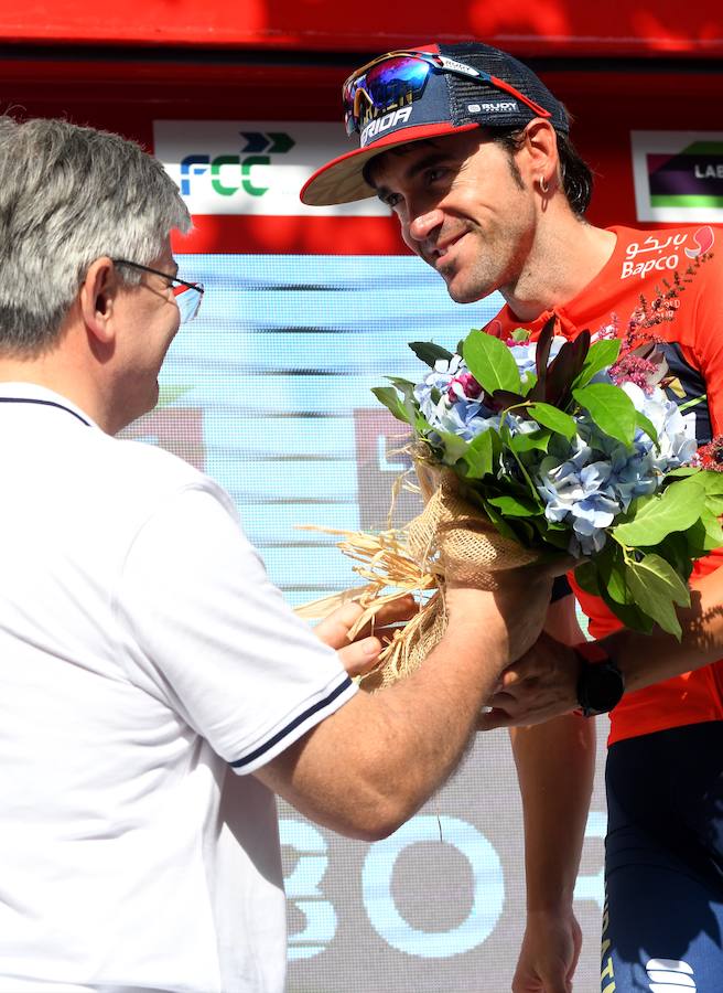 El pelotón ciclista ha animado las carreteras guipuzcoanas durante la Clásica de San Sebastián 2018