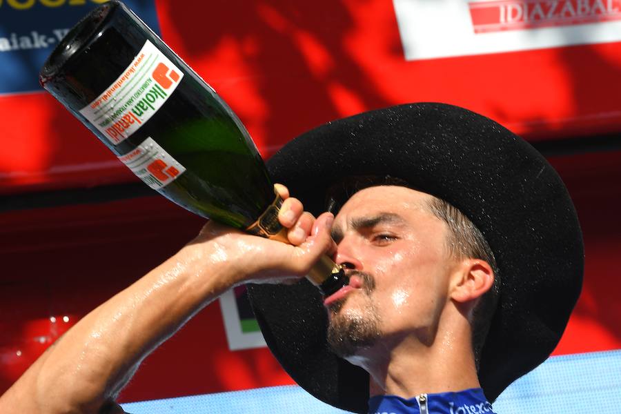 El pelotón ciclista ha animado las carreteras guipuzcoanas durante la Clásica de San Sebastián 2018
