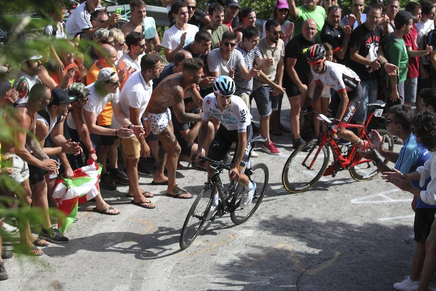 El pelotón ciclista ha animado las carreteras guipuzcoanas durante la Clásica de San Sebastián 2018