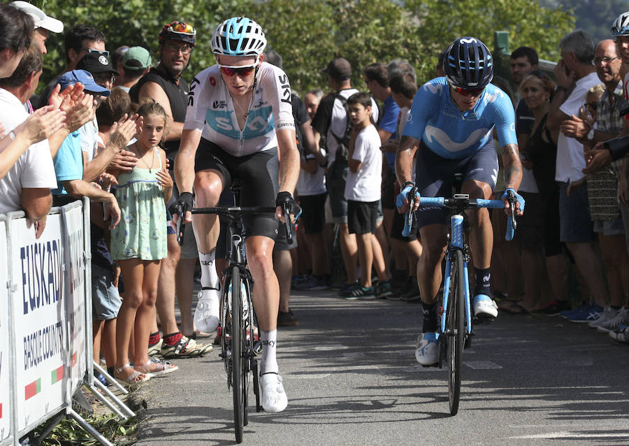 El pelotón ciclista ha animado las carreteras guipuzcoanas durante la Clásica de San Sebastián 2018