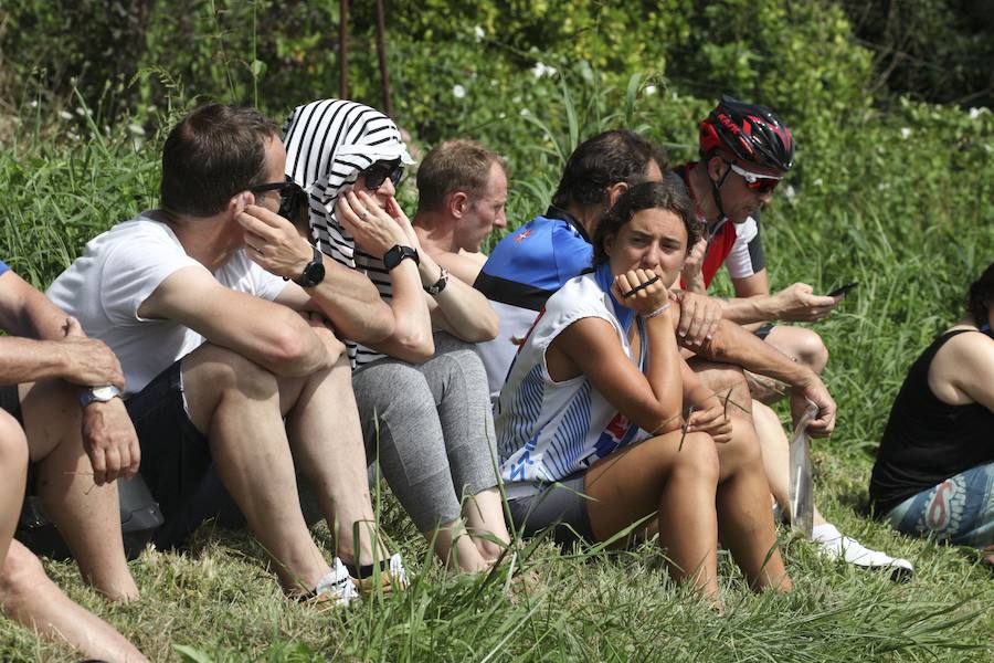 El pelotón ciclista ha animado las carreteras guipuzcoanas durante la Clásica de San Sebastián 2018
