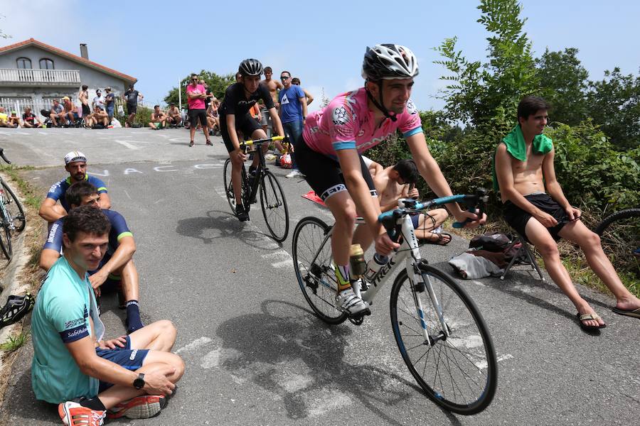 Un gran ambiente en la subida final de la clasica San Sebastián 2018, a los ciclistas no les faltará apoyo
