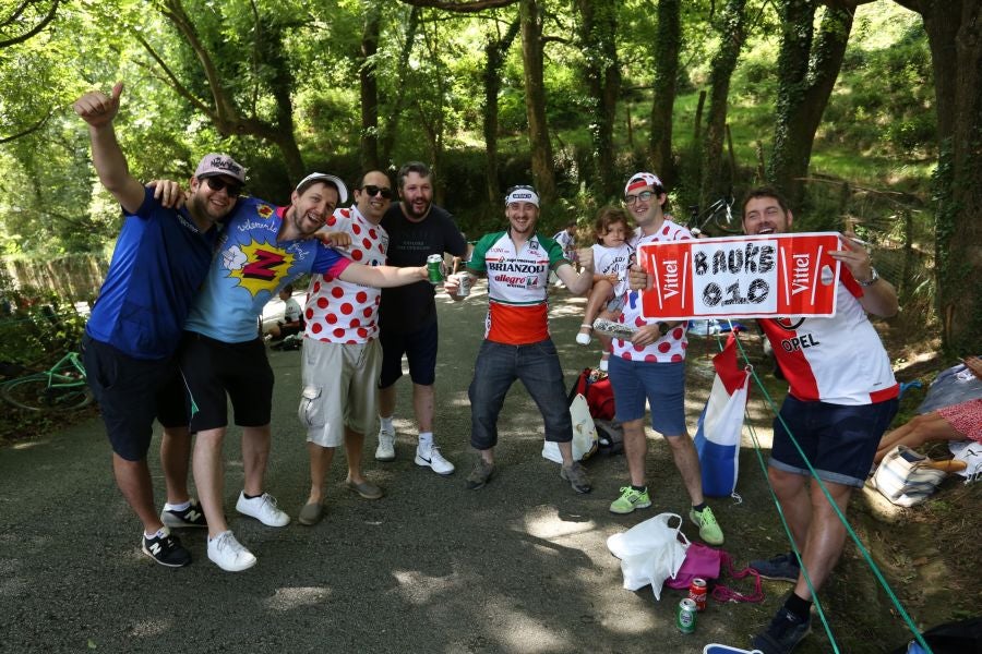 Un gran ambiente en la subida final de la clasica San Sebastián 2018, a los ciclistas no les faltará apoyo