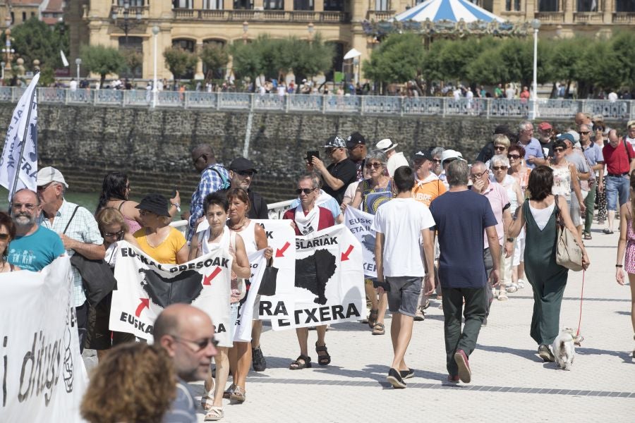 Etxerat ha denunciado en los arenales vascos la política de dispersión que sufren «familiares y amigos» de los reclusos, que lleva vigente casi 30 años.