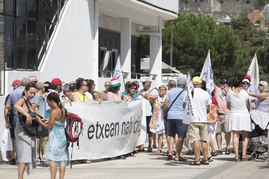 Etxerat ha denunciado en los arenales vascos la política de dispersión que sufren «familiares y amigos» de los reclusos, que lleva vigente casi 30 años.