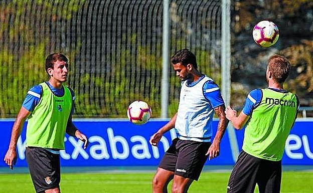 Oyarzabal, Willian José e Illarramendi, en la imagen durante el entrenamiento. 