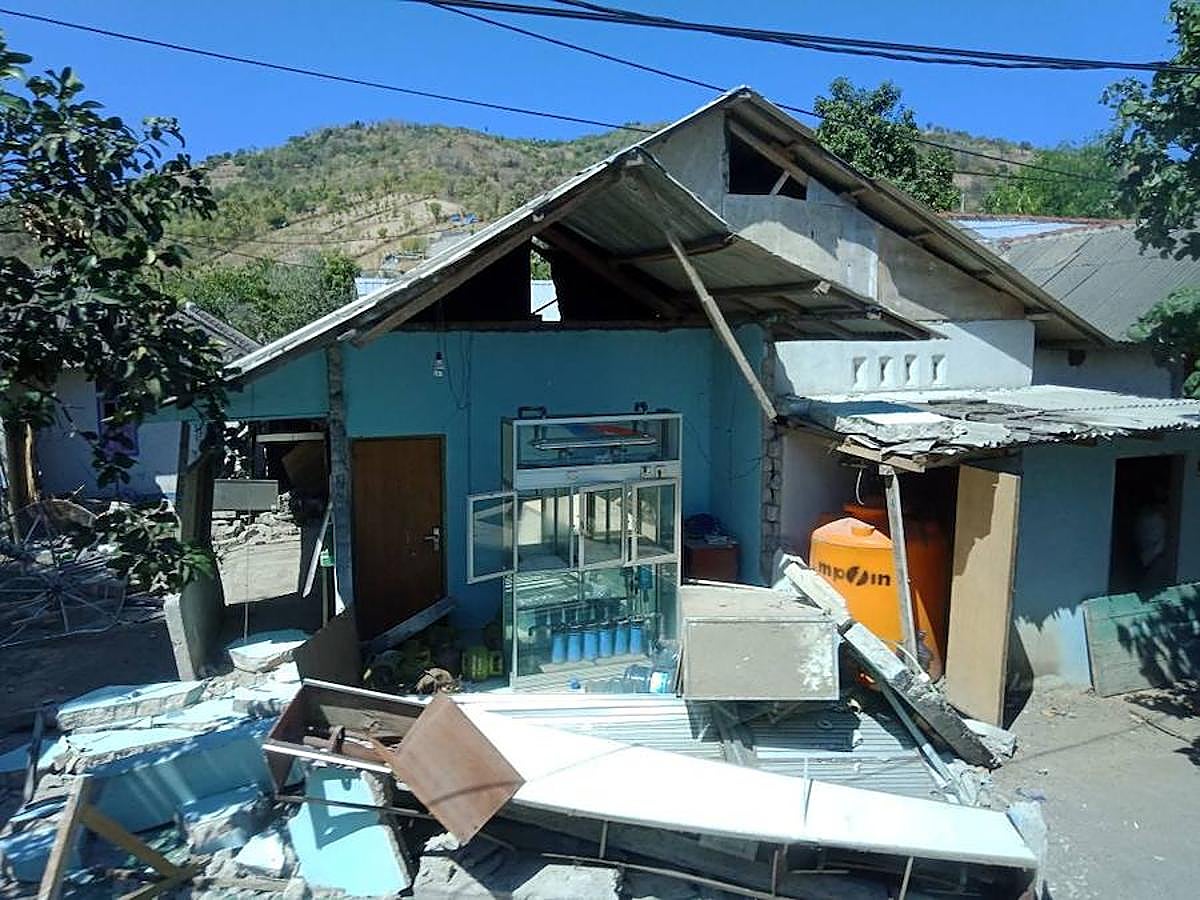 Las casas se han venido abajo ante la magnitud del temblor.