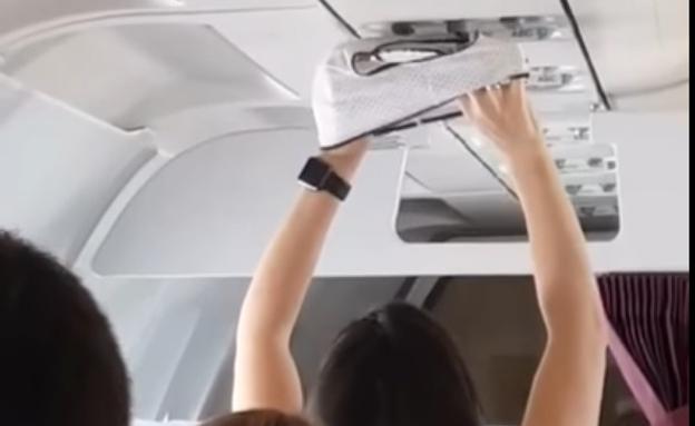 Seca su ropa interior en pleno vuelo con el aire acondicionado del avión