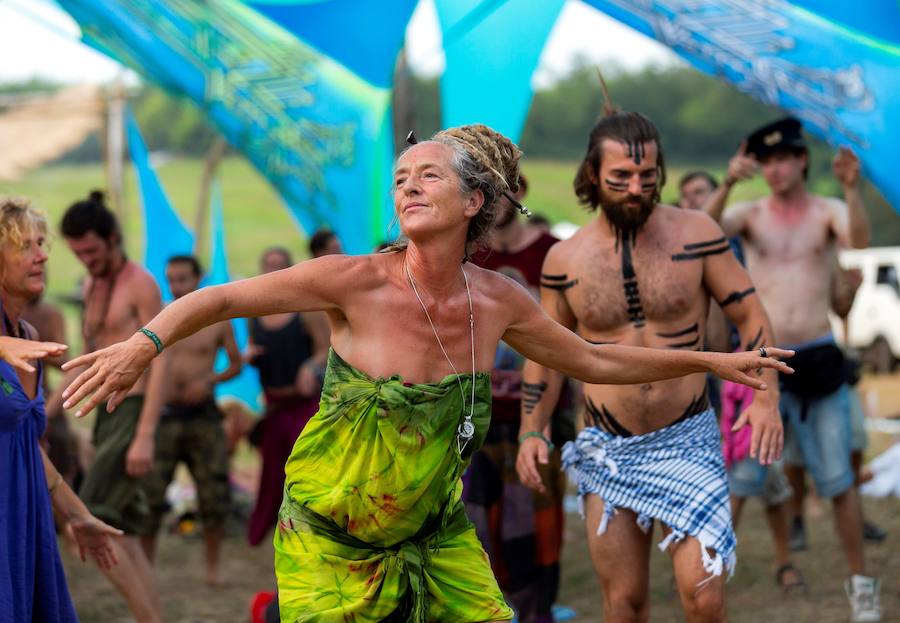 Cuarta edición del Festival Samsara en el distrito de Toreki en Siofok (Hungría). Los asistentes al festival disfrutan de la música y talleres de yoga así como conferencias de entrenadores de yoga, psicólogos, instructores, terapeutas, médicos y curanderos entre el 6 y el 12 de agosto de 2018.