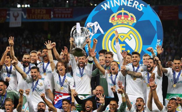 Los futbolistas del Real Madrid, celebrando la 'decimotercera'. 