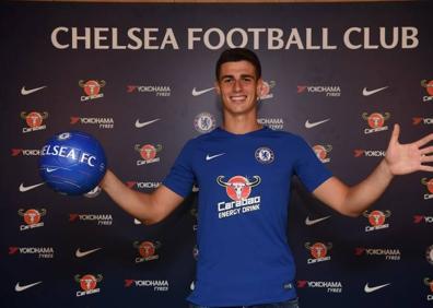 Imagen secundaria 1 - Kepa se despide del Athletic y es presentado con el Chelsea