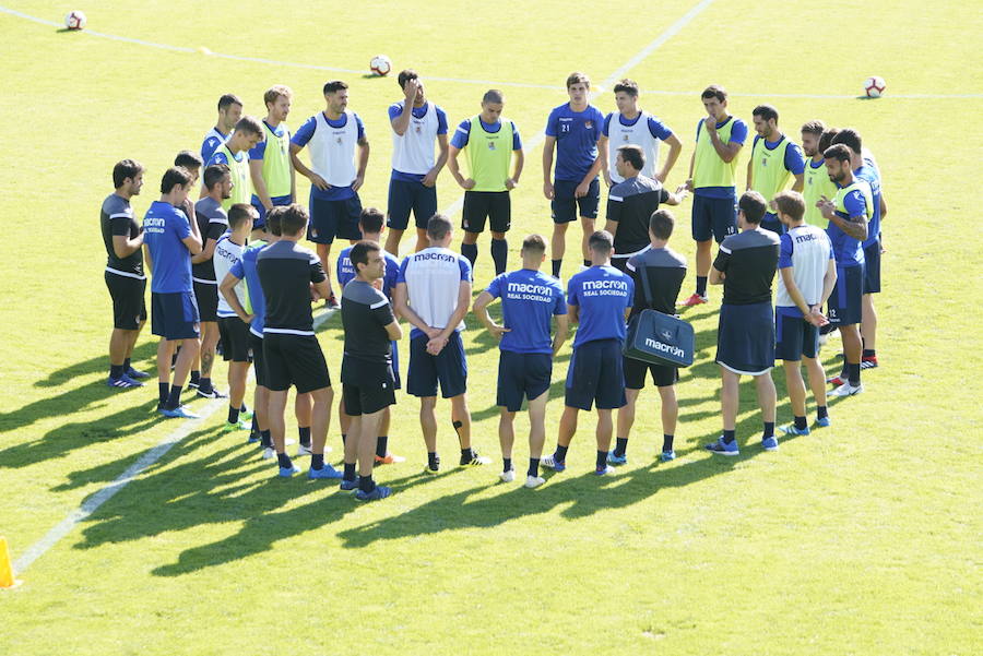 Entrenamiento de aproximada duración de una hora y media en el que el balón ha sido el protagonista principal. Todavia sin Theo Hernández y con Januzaj recuperandose dentro de las instalciones de Zubieta.