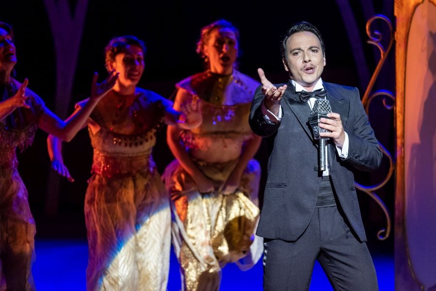 Paolo Arrivabeni dirige esta producción que se estrenó en mayo en Buenos Aires y transmite «las ganas de vivir queda la música de Rossini» 