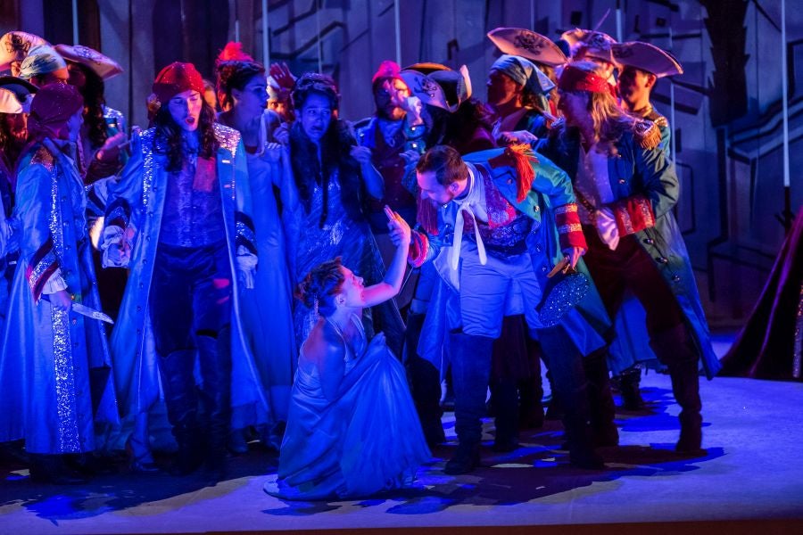 Paolo Arrivabeni dirige esta producción que se estrenó en mayo en Buenos Aires y transmite «las ganas de vivir queda la música de Rossini» 