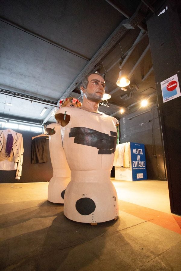 Los ocho gigantes de la Asociación Itzurun ultiman los detalles para desfilar por las calles donostiarras a partir de este sábado. 