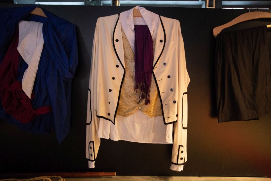 Los ocho gigantes de la Asociación Itzurun ultiman los detalles para desfilar por las calles donostiarras a partir de este sábado. 