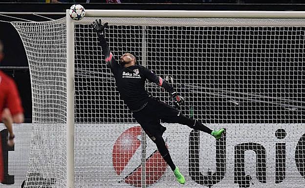 Miguel Ángel Moyá es seria duda para el inicio de Liga.