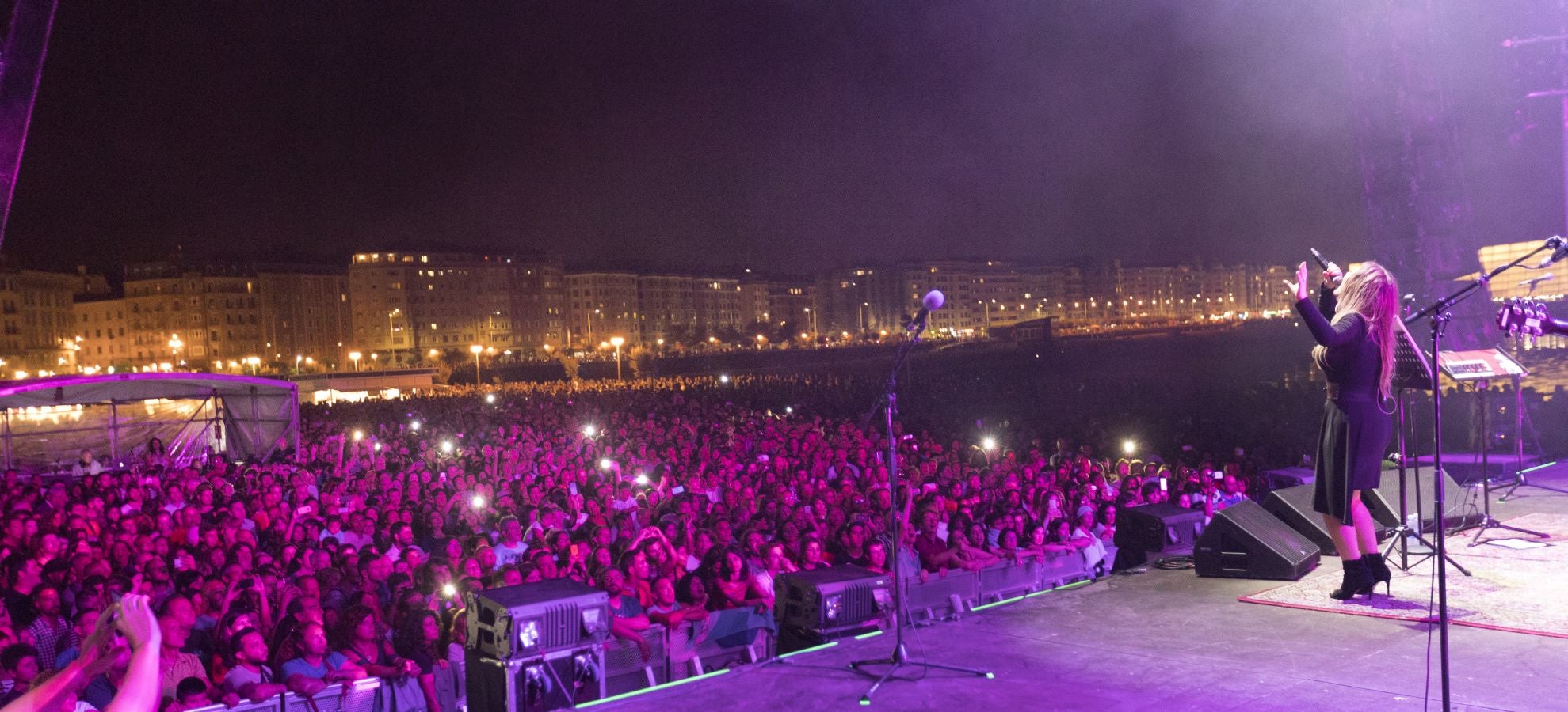 El público vibró con la actuación de la donostiarra en el inicio de las fiestas