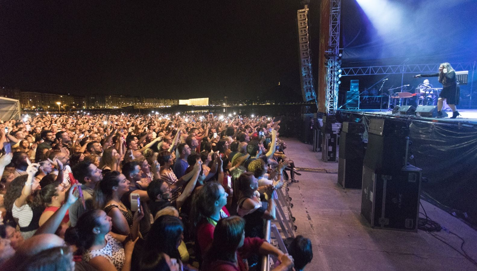 El público vibró con la actuación de la donostiarra en el inicio de las fiestas