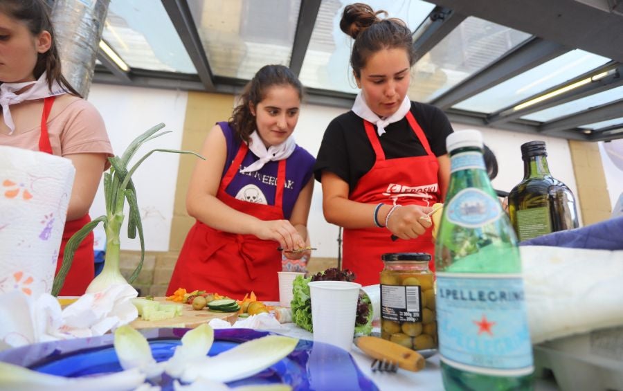 Dentro de los Concursos gastronómicos de la Semana Grande, este domingo 12 de agosto, se ha celebrado el concurso de tortilla de patata en la Bretxa.