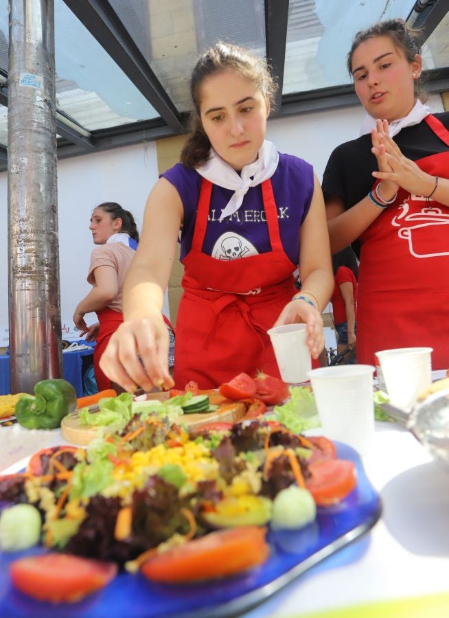 Dentro de los Concursos gastronómicos de la Semana Grande, este domingo 12 de agosto, se ha celebrado el concurso de tortilla de patata en la Bretxa.