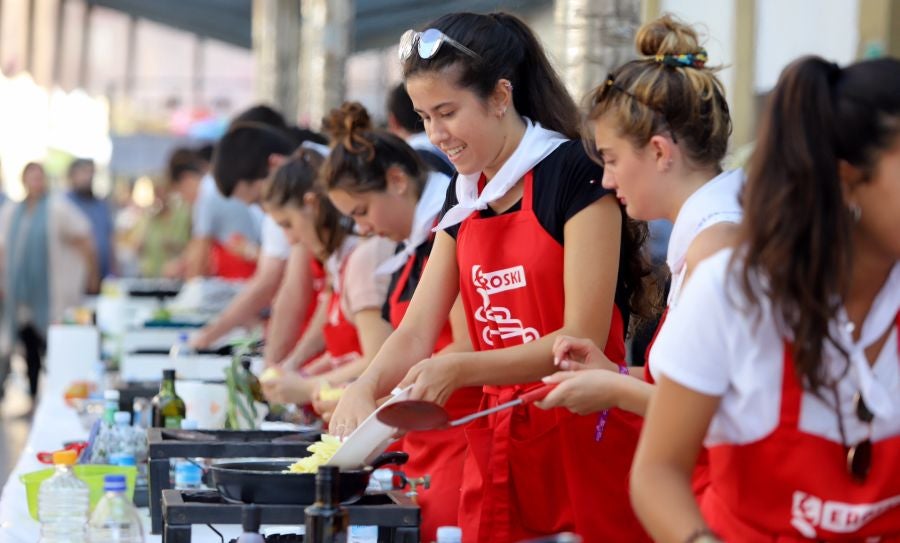 Dentro de los Concursos gastronómicos de la Semana Grande, este domingo 12 de agosto, se ha celebrado el concurso de tortilla de patata en la Bretxa.