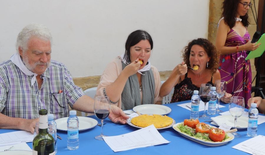 Dentro de los Concursos gastronómicos de la Semana Grande, este domingo 12 de agosto, se ha celebrado el concurso de tortilla de patata en la Bretxa.