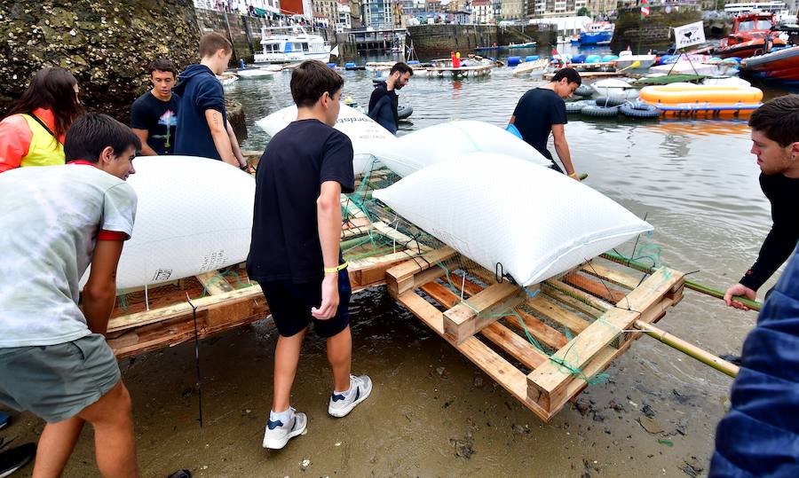 Eguraldia ez dute izan eta beraien alde, baina burutu dituzte lanak. Dena prest dago Flamenkan bazkaldu eta gero portutik Kontxako hondartzarako bidea egiteko
