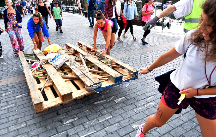 Eguraldia ez dute izan eta beraien alde, baina burutu dituzte lanak. Dena prest dago Flamenkan bazkaldu eta gero portutik Kontxako hondartzarako bidea egiteko