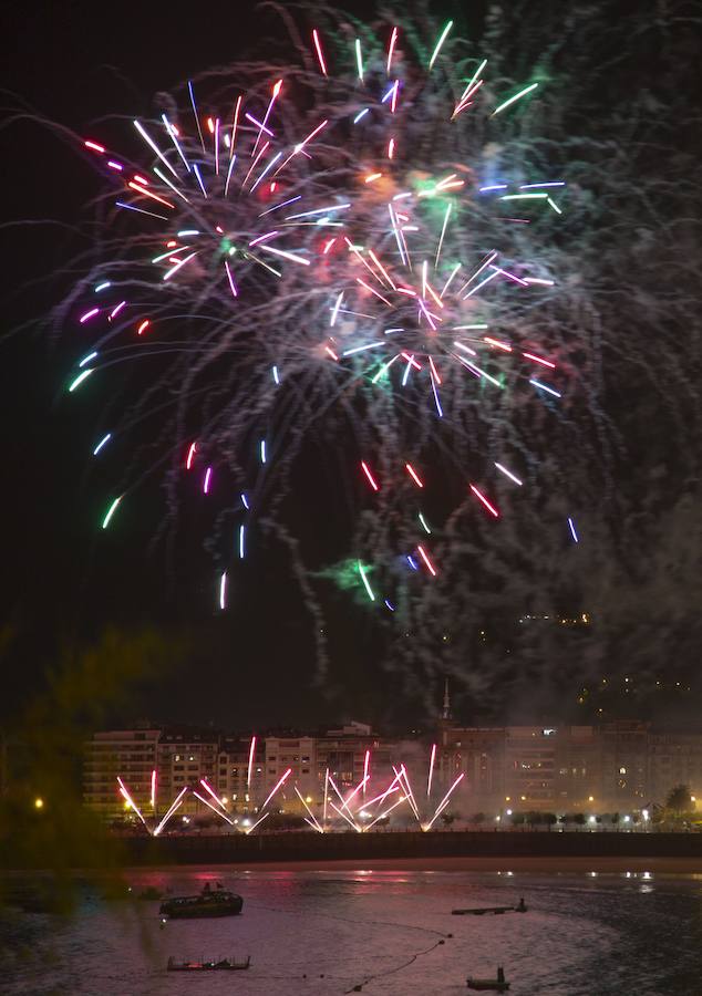 La empresa que se llevó la Concha de Oro en 2011, ha sido la encargada de los fuegos artificiales de este lunes