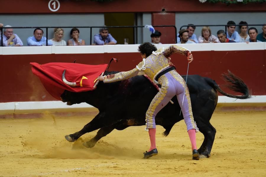 La ausencia de Cayetano ha convertido la corrida en un mano a mano entre Roca Rey y Enrique Ponce