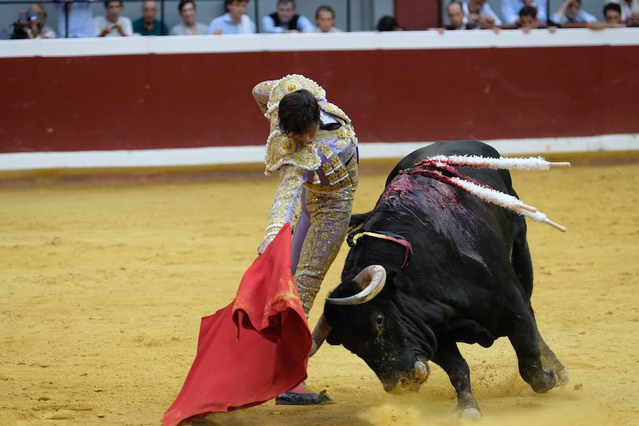 La ausencia de Cayetano ha convertido la corrida en un mano a mano entre Roca Rey y Enrique Ponce