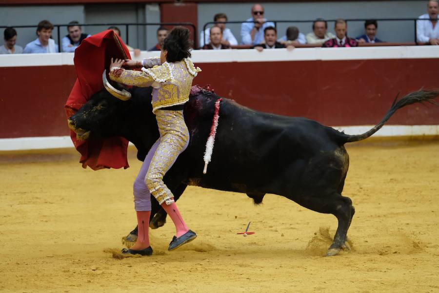 La ausencia de Cayetano ha convertido la corrida en un mano a mano entre Roca Rey y Enrique Ponce