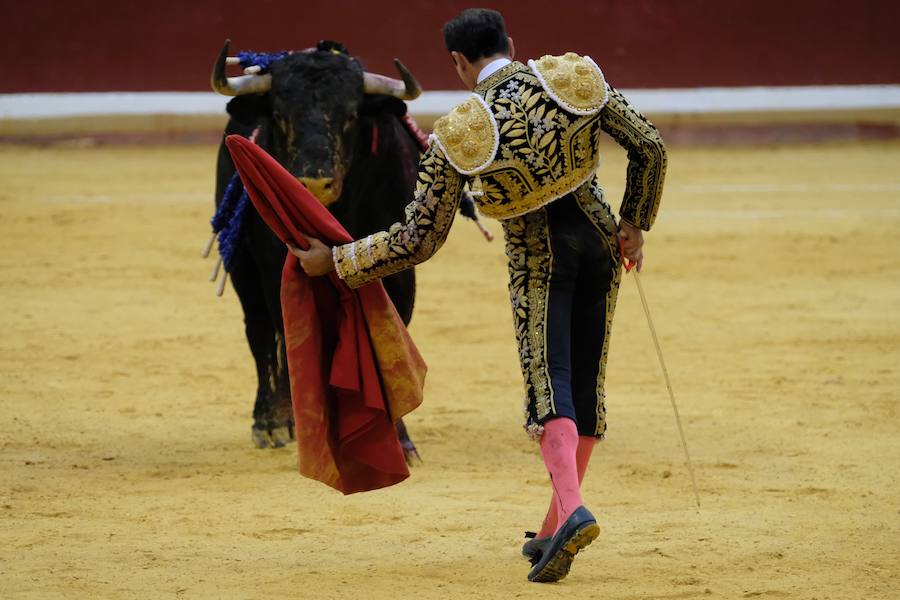 La ausencia de Cayetano ha convertido la corrida en un mano a mano entre Roca Rey y Enrique Ponce