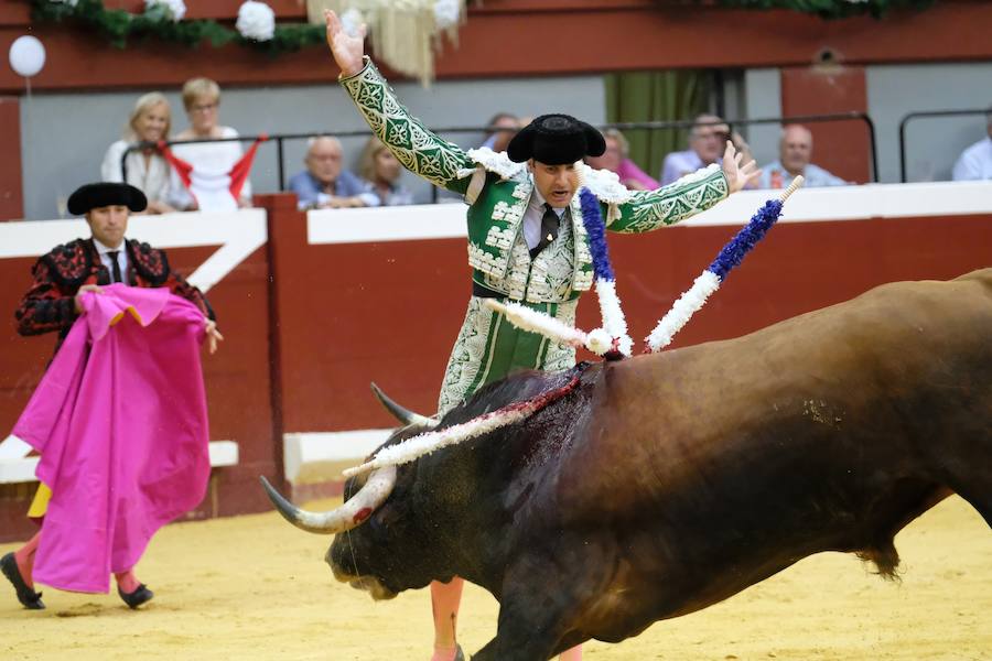 La ausencia de Cayetano ha convertido la corrida en un mano a mano entre Roca Rey y Enrique Ponce