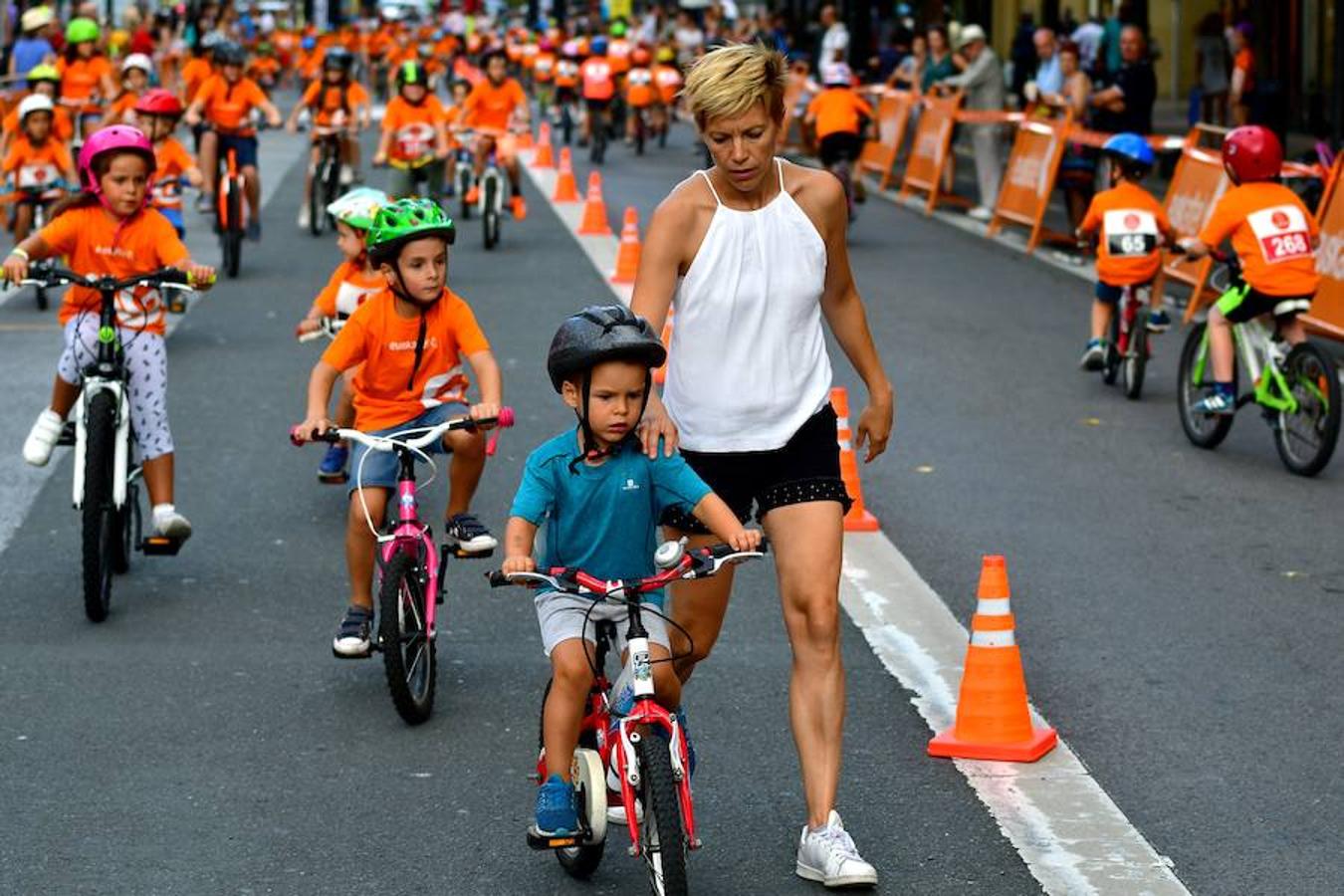 Los primeros participantes en la Bizikleta Festa ya dejaron atrás la infancia, pero la cantera, como sus energías, se renueva cada año