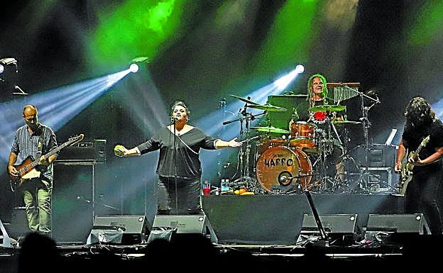 El pasado domingo Rubén González, Aiora Renteria, Asier Basabe y Piti Imaz protagonizaron una auténtica exhibición de rock en la que presentaron 'Harro' (2016), el octavo disco de Zea Mays en una trayectoria que supera ya los 20 años 