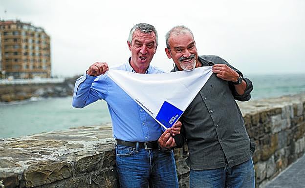 Loyola Garmendia y Edu Errondosoro prefieren «la fina ironía al ataque directo». 