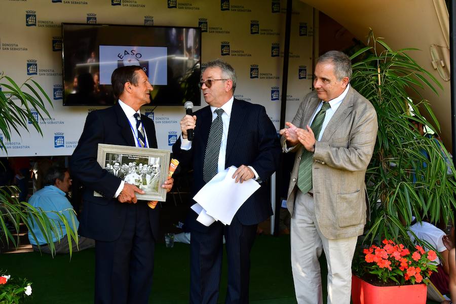 El caballo tordo de 4 años 'Cnicht' se ha impuesto este miércoles en los 2.400 metros de la Copa de Oro de San Sebastián, la carrera estrella del hipódromo donostiarra, con la monta del jockey Roberto Carlos Montenegro.