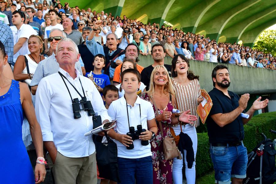 El caballo tordo de 4 años 'Cnicht' se ha impuesto este miércoles en los 2.400 metros de la Copa de Oro de San Sebastián, la carrera estrella del hipódromo donostiarra, con la monta del jockey Roberto Carlos Montenegro.