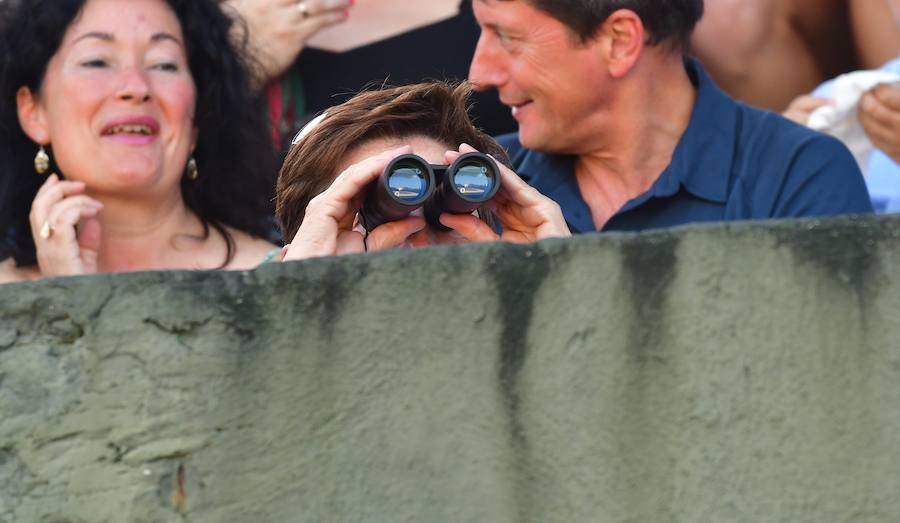 El caballo tordo de 4 años 'Cnicht' se ha impuesto este miércoles en los 2.400 metros de la Copa de Oro de San Sebastián, la carrera estrella del hipódromo donostiarra, con la monta del jockey Roberto Carlos Montenegro.