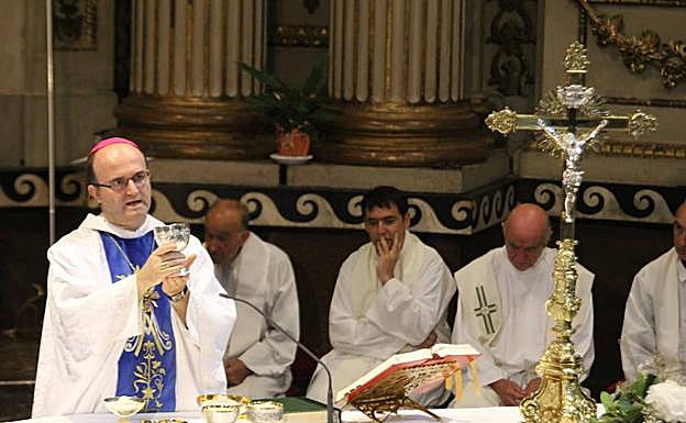 José Ignacio Munilla durante la misa celebrada este miércoles en la Basílica de Santa María de San Sebastián