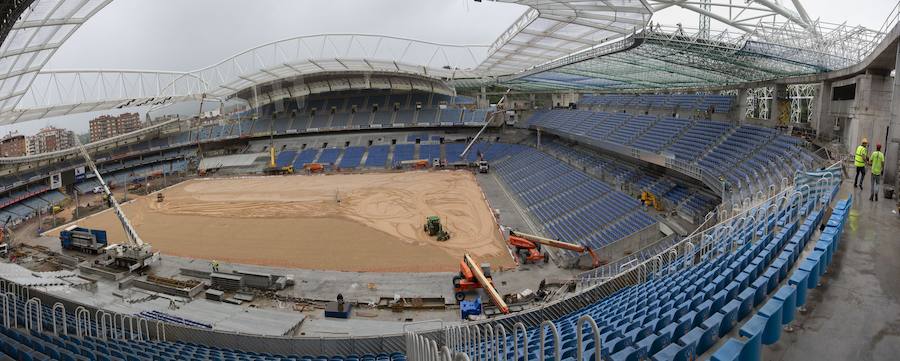 A poco menos de un mes de su reestreno, las obras del estadio de Anoeta presentan grandes avances en los últimos días. Todo estará listo para el Real Sociedad - F.C. Barcelona del próximo 15 de septiembre.