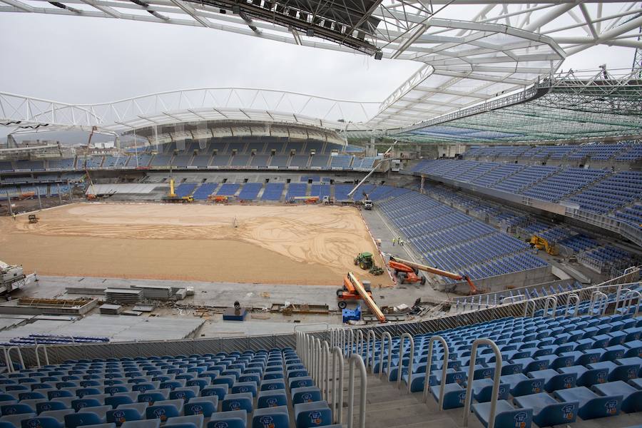 A poco menos de un mes de su reestreno, las obras del estadio de Anoeta presentan grandes avances en los últimos días. Todo estará listo para el Real Sociedad - F.C. Barcelona del próximo 15 de septiembre.